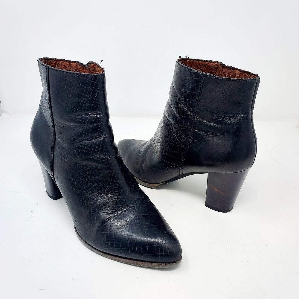 Tamaris Black Leather Pointy Toe Heeled Boot Size 6